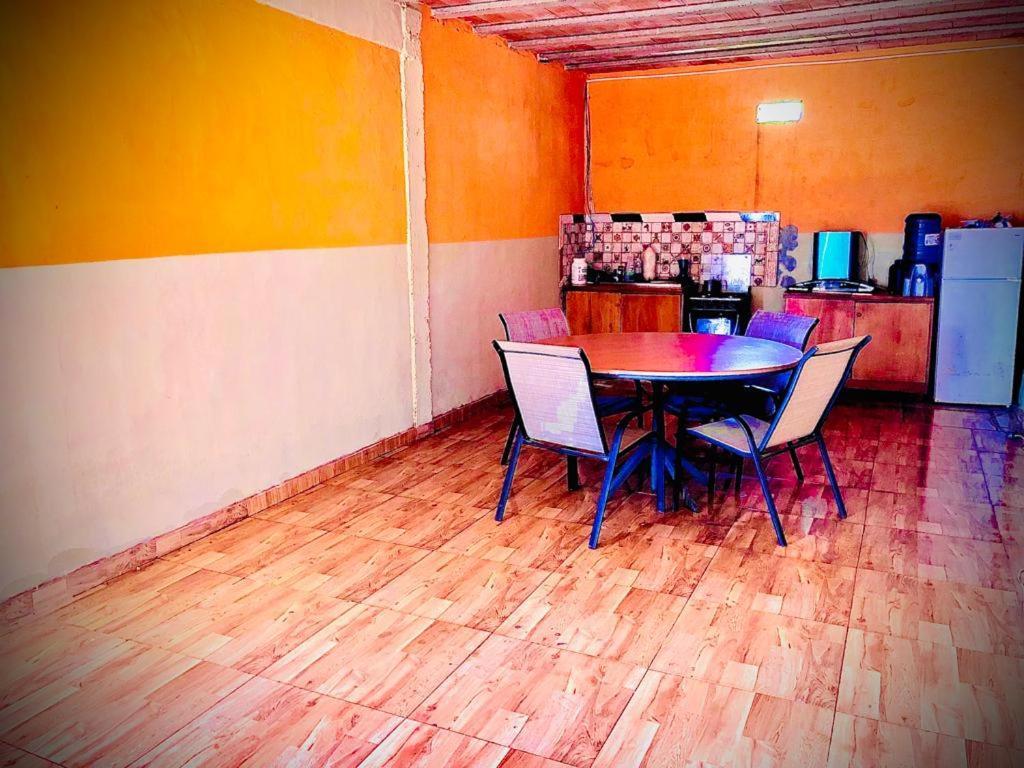 Bed and Breakfast La Escala Aeropuerto Luque Exterior foto